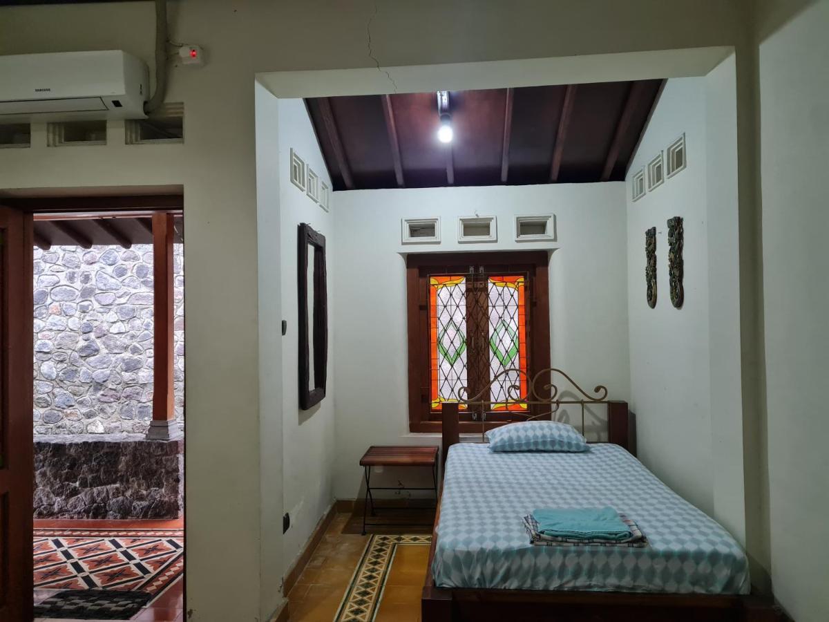 Omah Pitoe Yogya Homestay Jogjakarta Buitenkant foto