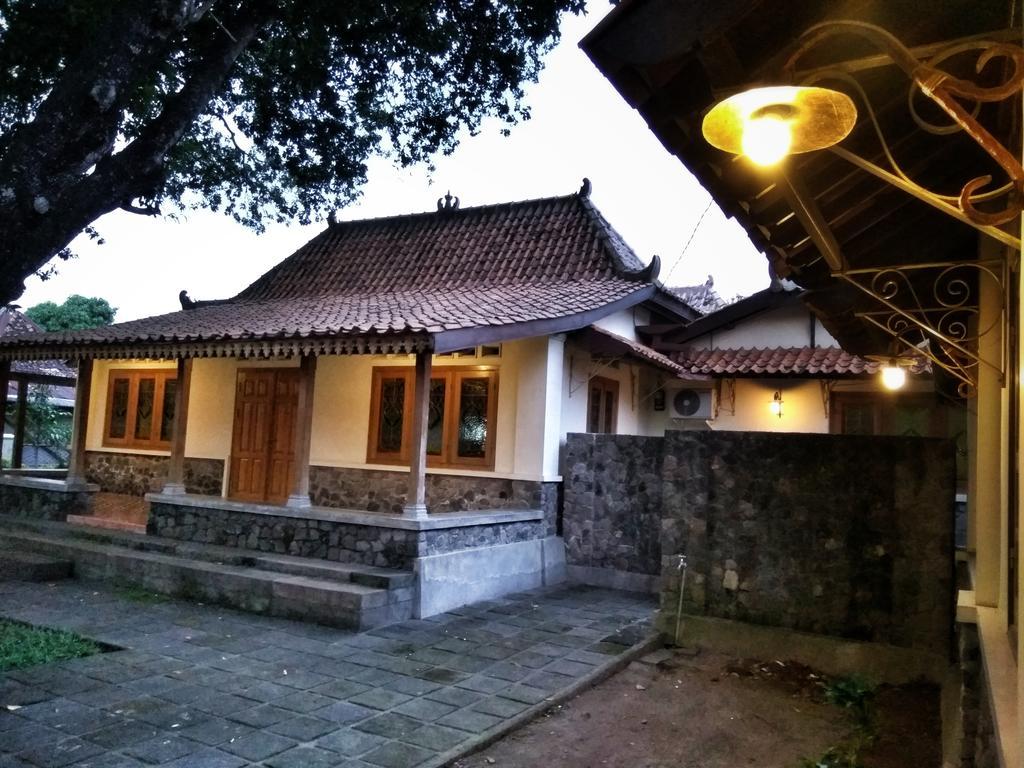 Omah Pitoe Yogya Homestay Jogjakarta Buitenkant foto