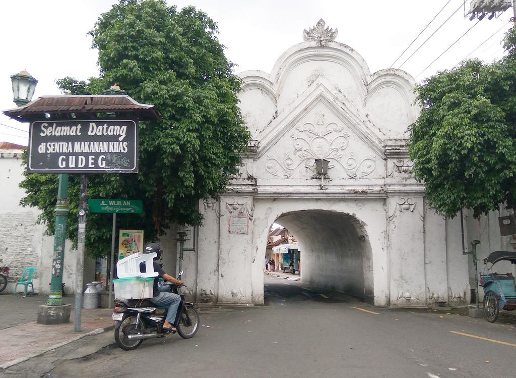 Omah Pitoe Yogya Homestay Jogjakarta Buitenkant foto